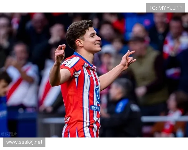 阿尔瓦雷斯终结效率波动如何体现在具体比赛表现与角色转变中