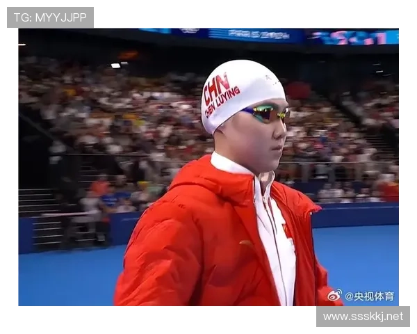 董志豪训练完直接拎着爱马仕去吃夜宵？